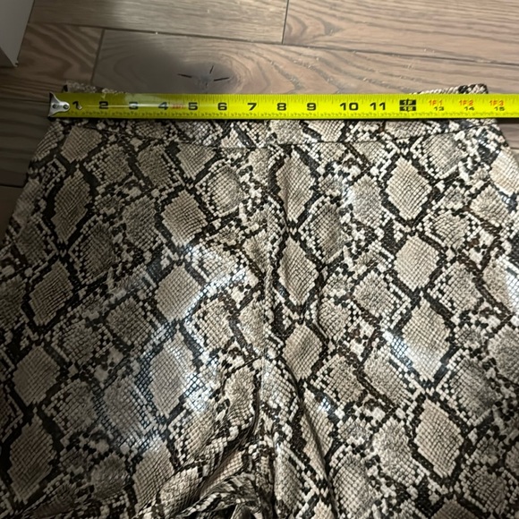 Zara EUC Snake Reptile Print Faux Leather Pants Size M Bloggers Fav High Waist - Picture 5 of 9